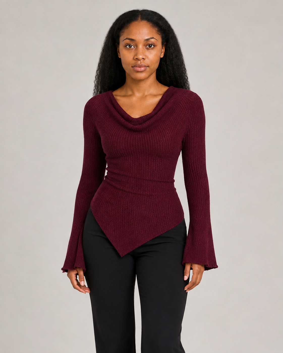 Rippstrick-Pullover in Burgunderrot am nigerianischen Model