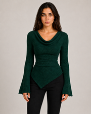Rippstrick-Pullover in Grün am italienischen Model