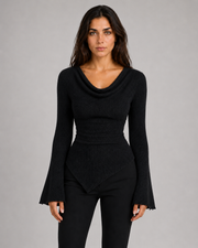 Rippstrick-Pullover in Schwarz am italienischen Model