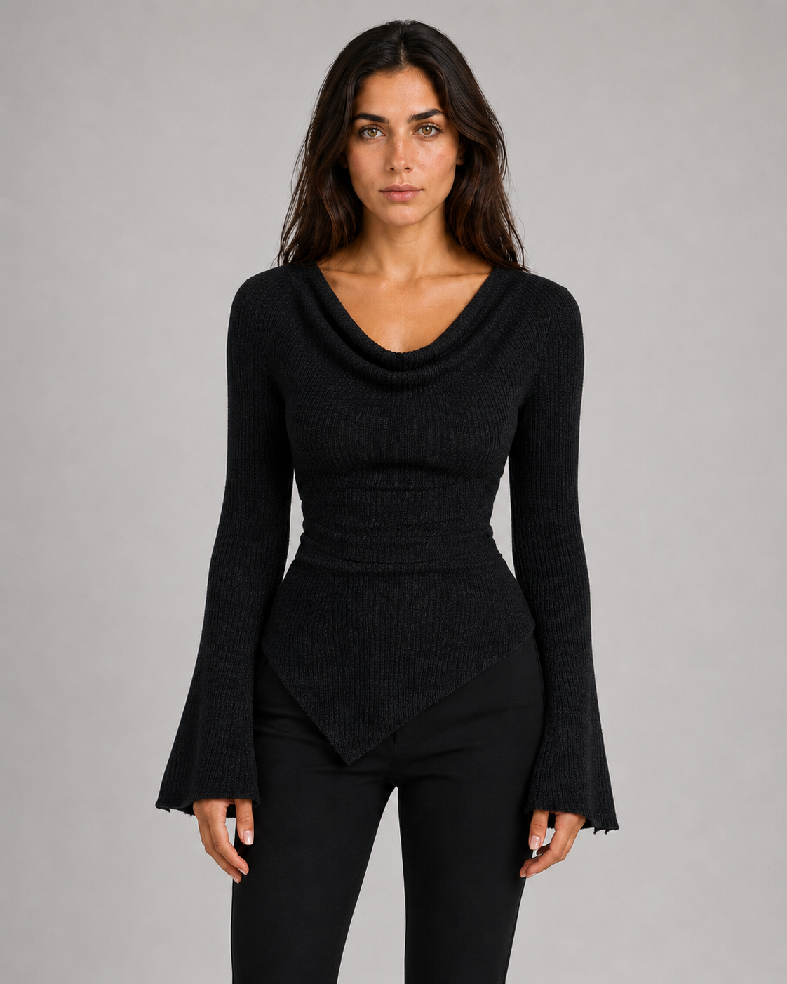 Rippstrick-Pullover in Schwarz am italienischen Model